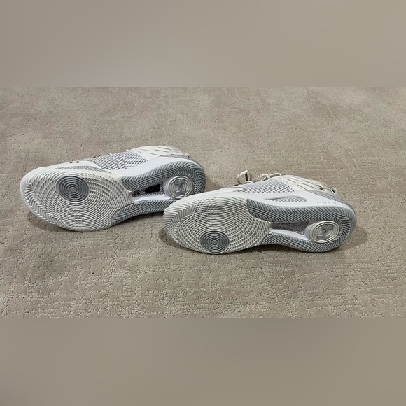 Under Armour Block City 3.0 Women’s Sneakers in White and Gold Size 8.5 - Picture 6 of 6